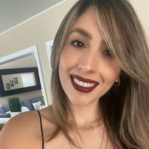 Meet your Posher, Roxana